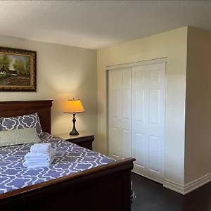 Homestay Btn Family-style Bustling Area Self-check-in So Fast Fiber Net Free Parking, Toronto