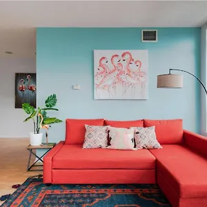 Homestay Downtown Core Two Bedroom With Cn Tower View, Free Parking, Toronto