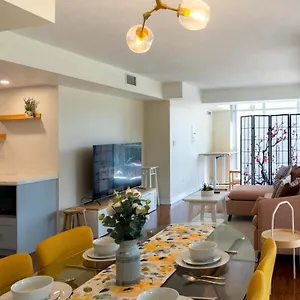 Apartment Large 2 Bedrooms Besides Cn Tower, Toronto