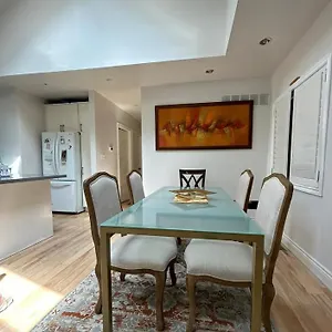 Apartment 2 Bedroom Beaches Big Backyard, Toronto