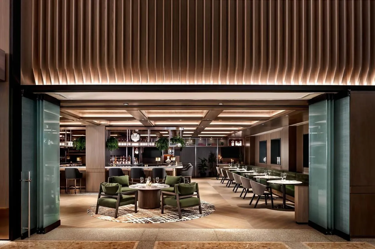Sheraton Centre Toronto Hotel 4*,